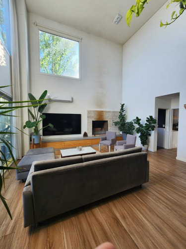 Casa En Venta Con Fondo A La Laguna En Canning