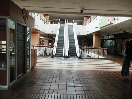 Imagen 2 de 14 de Livy Ramirez Vende Local Comercial En Prados Del Este Mls #22-10745