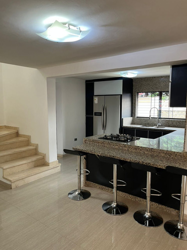 Grabiela R Vende Apartoquinta Remodelada Trigal Norte.