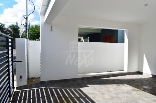 Hermosa Casa De Un Nivel En Urbanización De Santiago (jpc-230)