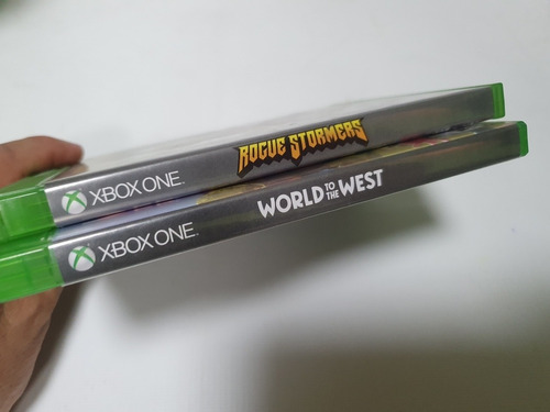 Roger Stormers + World To The West Xbox One Pack 2 Juegos (Reacondicionado)