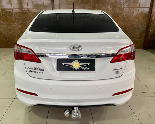 Imagem 7 de 10 de Hyundai Hb20s 2018 1.6 Comfort Plus Flex Aut. 4p