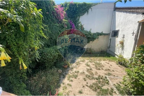 Casa En Venta Ñuñoa 4d+2b+est+bod, Barrio Italia