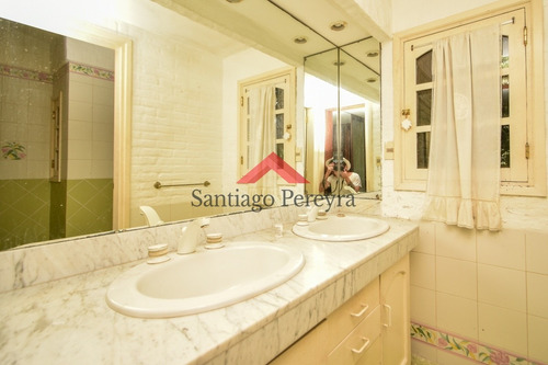 Oportundiad En Venta Casa Cinco Dormitorios Playa Mansa- Ref: 5437