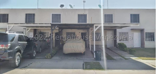 Gisselle Lobo Vende Hermosa Casa Duplex En Terrazas De Ensenada, -2 3 3 5 1 1 - Cuenta Con Vigilancia 24/7, Parque Infantil, Cancha, Estacionamiento Para Visitantes, Excelente Opcion Para Tu Hogar.