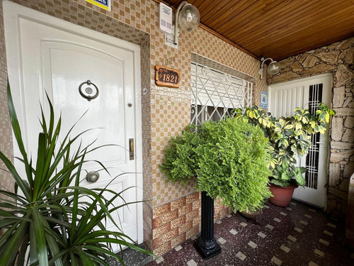 Oportunidad - Venta Casa 3 Ambientes Con Patio Y Cochera Grande - 190 M2 - Parrilla Y Quincho - Listo Para Mudarte- Villa Dominico, Avellaneda, Buenos Aires.