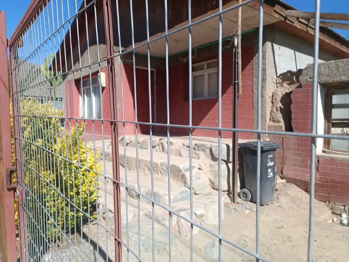 Imagen 1 de 6 de Terreno, Con Casa, Sin Bajada De Quebradas