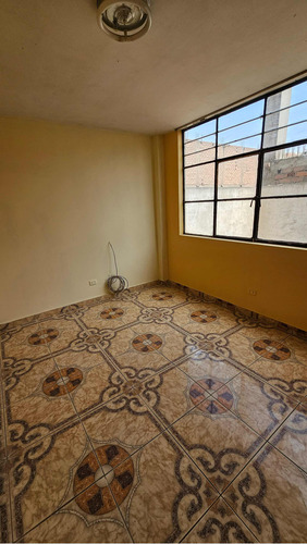 Se Alquila Habitación En Comas 2do Y 4to Piso Baño/c