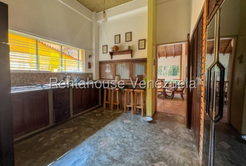 Casa Colonial Que Combina Confort Y Estilo En Venta Ubicada En El Hatillo 25-17968