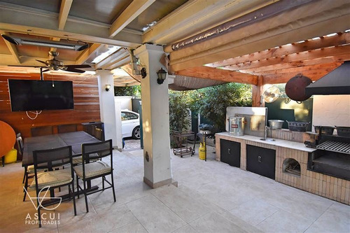 Casa En Venta De 6 Dorm. En Vitacura