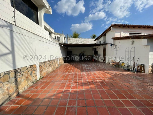 Fantástica Quinta En Venta Urb San Jacinto, Maracay Tiene Área Social Con Piscina 24-23124 Hc