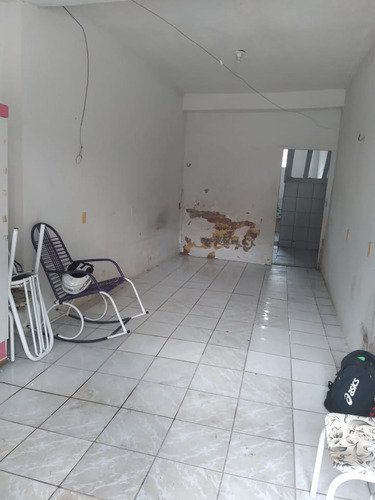 Casa Com 1 Quarto E Um Banheiro E 1 Sala