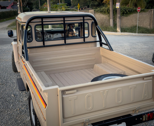 Toyota Bandeirante Cabine Dupla 4, Portas