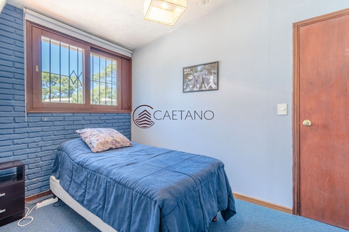 Espectacular Casa De Cinco Dormitorios Y Piscina En Venta - Playa Mansa- Ref: 2734