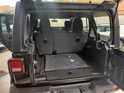 Imagen 8 de 9 de Jeep Wrangler Unlimited Sahara At 2023