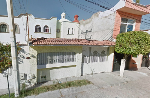 Remato Casa En: Sta. Elena 710, Sta Monica 2da Secc, 76138 Santiago De Querétaro, Qro.