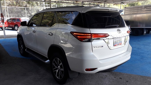 Imagen 3 de 9 de Toyota Fortuner
