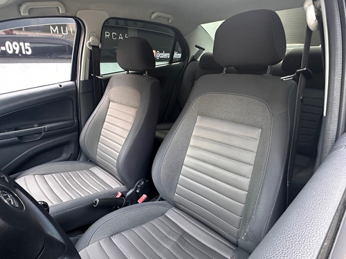 Volkswagen Voyage 1.6 Vht Highline Total Flex 4p
