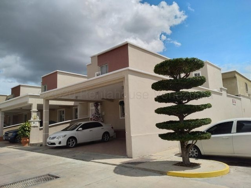 Casas En Venta Amoblada, Pisos De Porcelanato, En Ciudad Roca Zona Este Barquisimeto Lara, Daniela Linarez