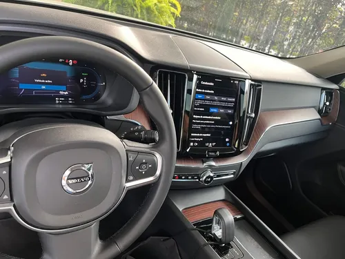 Volvo XC60 2.0 T8 Plus