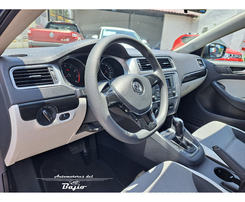 Volkswagen Jetta 2.0 L4 At