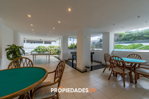 Apartamento De 3 Dormitorios En Playa Brava, Primera Linea