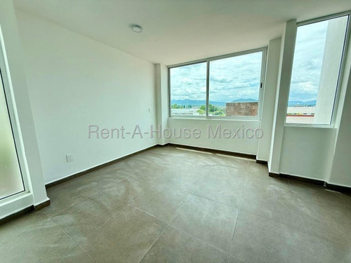 Santa Rosa Jauregui - Casa, Cuarto De Servicio, Sala De Tv, 3 Recámaras. Venta