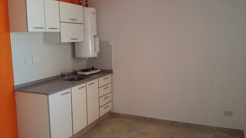 Imagen 4 de 10 de Departamento En Venta, Hipólito Yrigoyen 530 3°a, Belén De Escobar
