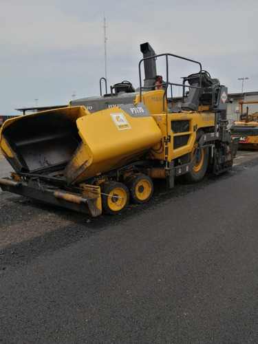Imagen 2 de 6 de Pavimentadora Volvo P7170 2014