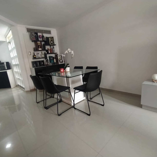 Imagen 9 de 10 de Venta Town House Aguamarina. Lecheria
