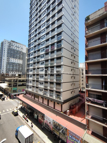 Departamento En Venta En Pleno Centro De Mar Del Plata 2 Ambientes A La Calle