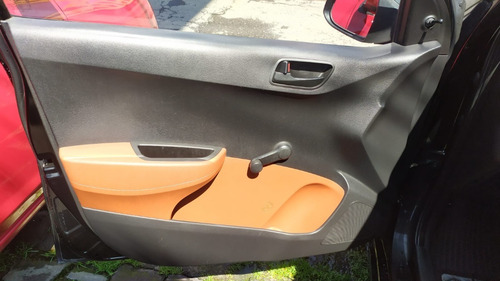 Imagen 6 de 12 de Hyundai Grand I10 Gl Mid Tm 2015