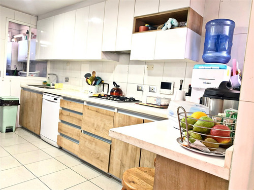 Casa En Arriendo De 4 Dorm. En Las Condes