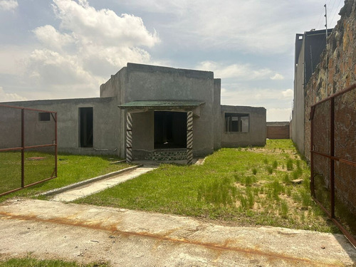 Se Vende Terreno Con Casa En Obra Gris Cacalomacan