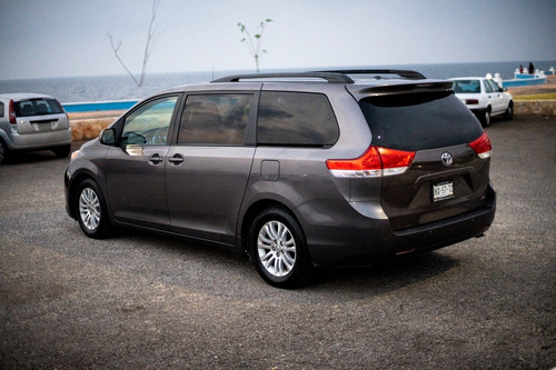 Imagen 4 de 4 de Toyota Sienna