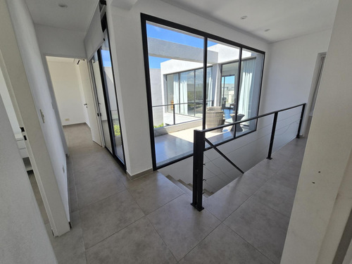 Alquiler Y Venta Casa Puertos Del Lago Con Pileta