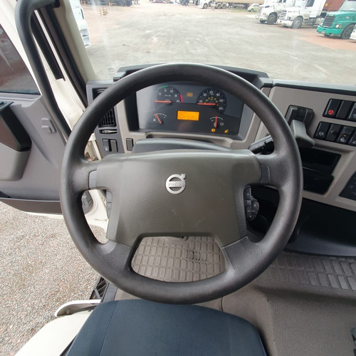 Imagem 11 de 14 de Caminhão Bitruck 8x2 Volvo Automatico Ishift Vm 330 Rs