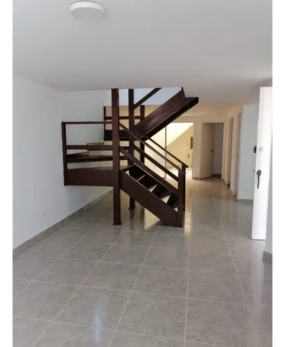 Arriendo Casa Independiente Unifamiliar En El Refugio, Cali