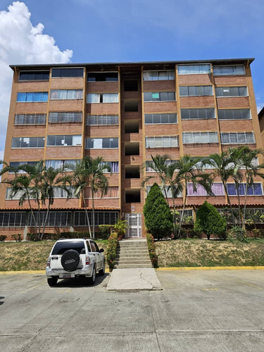 En Venta Apartamento En  Edificio Residencial Virgen De La Coromoto, Guatire.