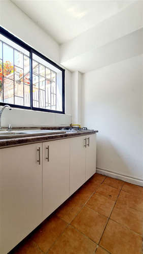 Casa En Venta De 4 Dorm. En Ñuñoa