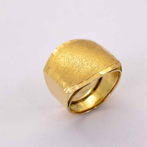 Anel Quadrado Com Trabalhado E Granitado Em Ouro 18k Aro 23
