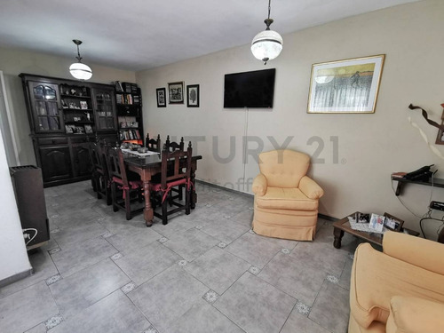 Imagen 7 de 30 de Casa En Venta 4 Dormitorios La Plata
