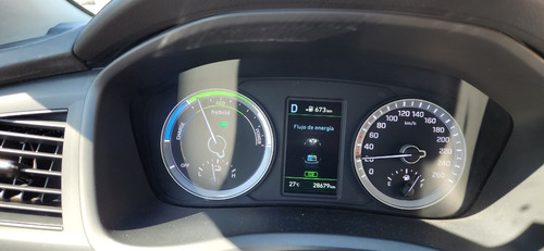 Imagen 15 de 20 de Hyundai Sonata Hev Premium Hev 2.0 Premium