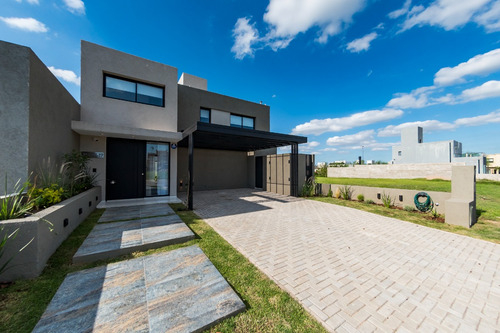 Moderna Casa Docta Etapa 2 Con Pileta