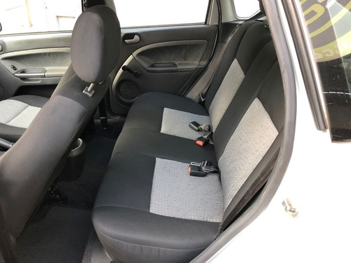 Imagem 7 de 11 de Ford Fiesta Sedan