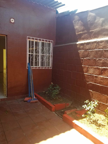 Imagen 8 de 30 de Casa De 3 Cuartos Sala Cocina Jardín 1 Baño Lavadero