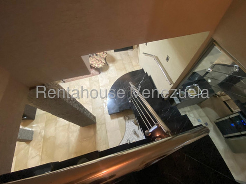 Casa De Lujo En Venta Ubicada En El Trigal Norte Fmp Moderna Recien Remodelada Con Cocina Italiana.