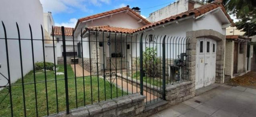 Venta | Casa 3 Amb C/ Jardin Y Pileta | Olivos