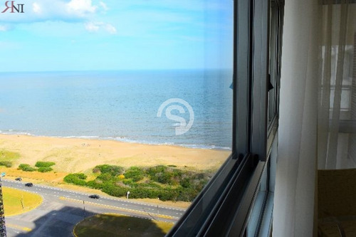 Apartamento En Alquiler, Brava- Ref: 2997