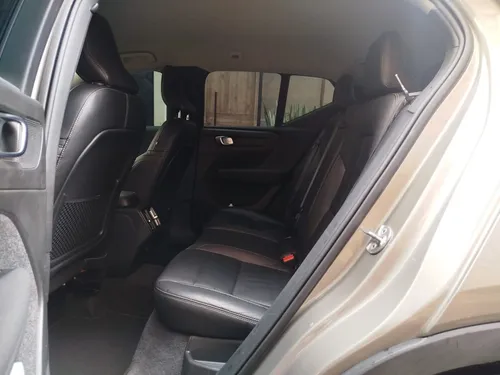 Volvo XC40 MONENTUM 2.0 TURBO AWD 2022